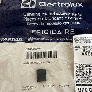 5304519044 - Frigidaire Refrigerator/Freezer Magnet